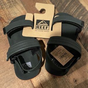 NWT Boys Reef sandals. Size 11/12.